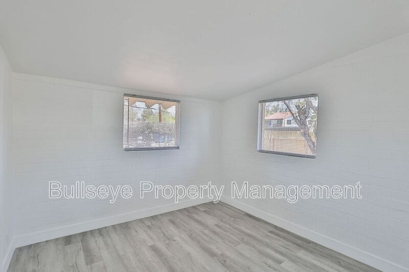 Building Photo - 621 S California St