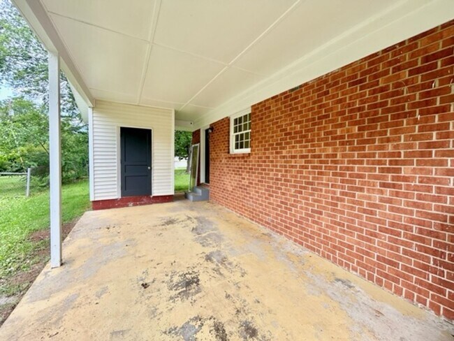 Building Photo - NEWLY RENOVATED - THREE BED/TWO BATH RANCH...
