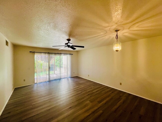 Building Photo - Two Bedroom Rental Home in Jess Ranch Avai...