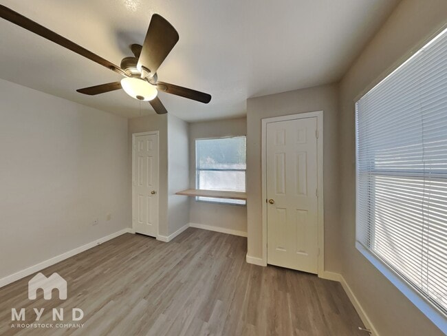 Building Photo - 634 N Quartz St
