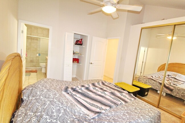 Building Photo - Rare Haleakala Gardens Top Floor Corner Unit - Unfurnished 3 Bed 2 Bath