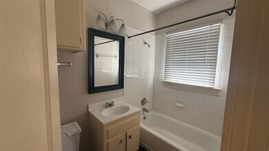 Building Photo - 2010 Taft St