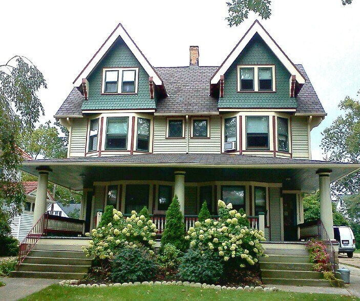 Huge Side by Side w/finished 3rd floor - 1439 W Clifton Blvd