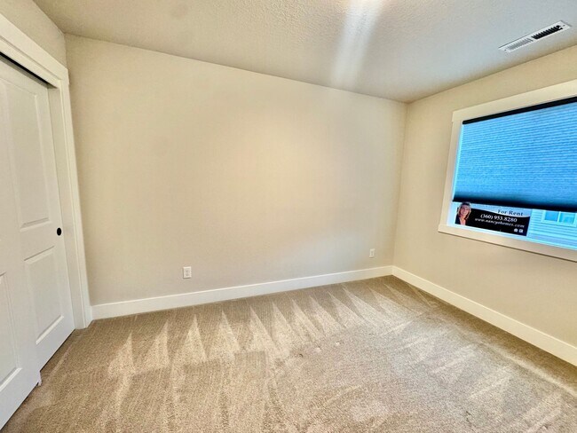 Building Photo - What Beauty! Live with serenity ~ Short distance to the heart of hazel Dell