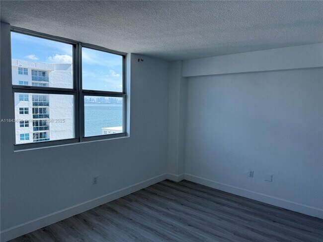 Building Photo - 7501 E Treasure Dr