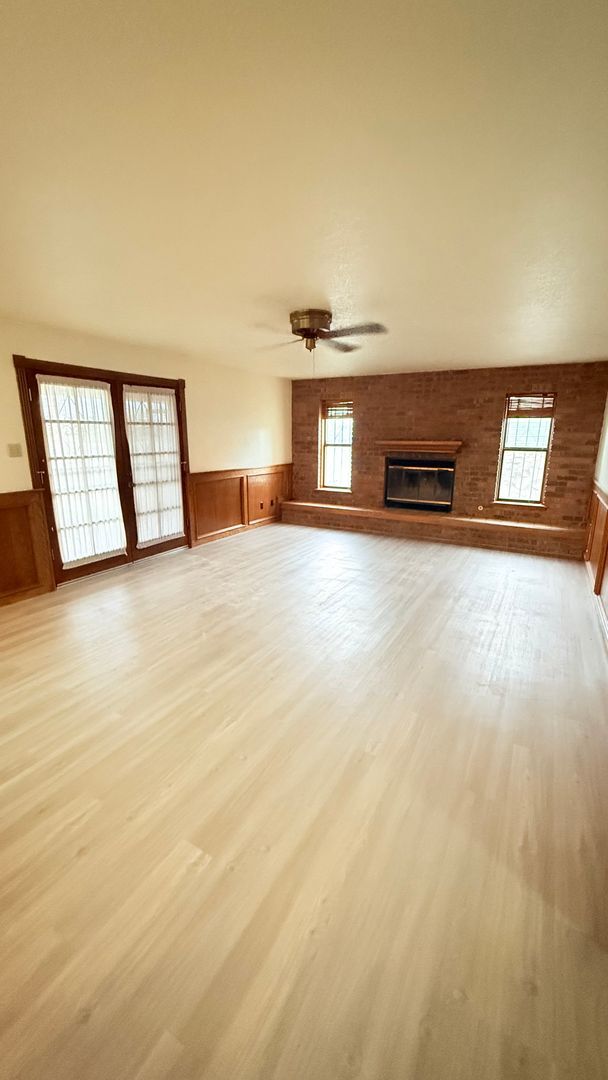 Building Photo - Charming Multi-Level Home in the Heart of ...