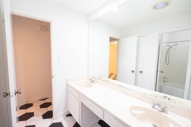 Building Photo - 1314 Frontier Ln