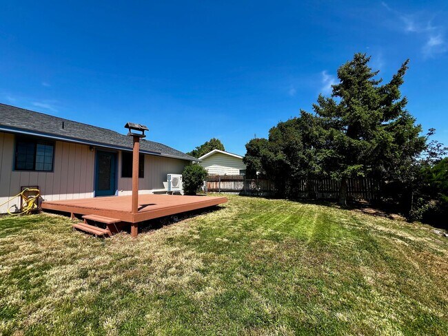 Building Photo - Move in special - $150 off first month's rent!