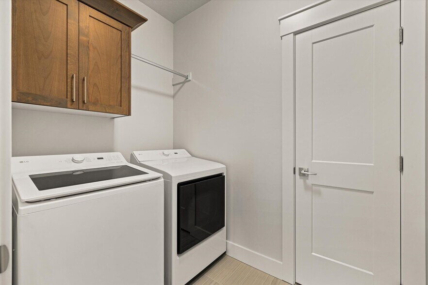 Building Photo - 6318 S Utmost Ln