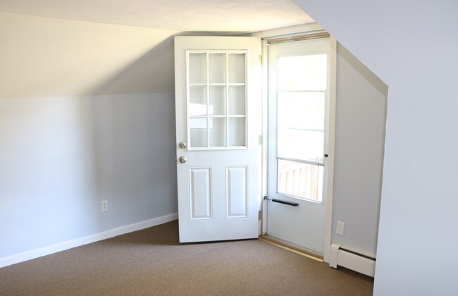 Building Photo - 73 Emerald Rd