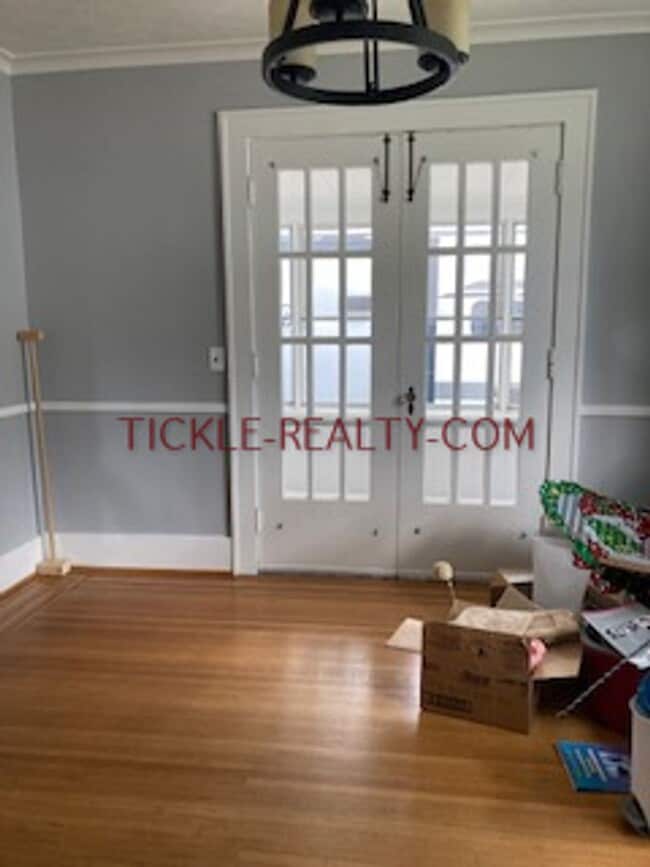 Building Photo - 3 Bed, 1.5 bath House in Laurelton Neighborhood