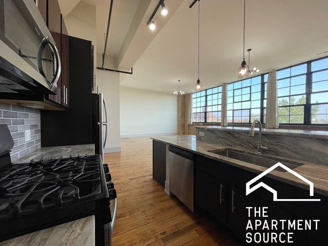 Building Photo - 1432 W 21st St