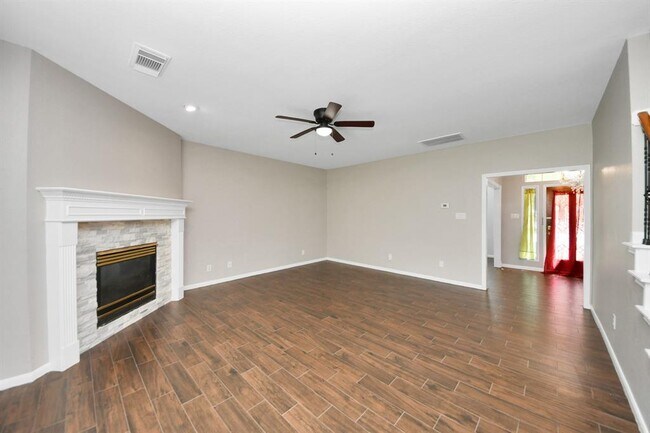 Building Photo - 1302 Raintree Cir