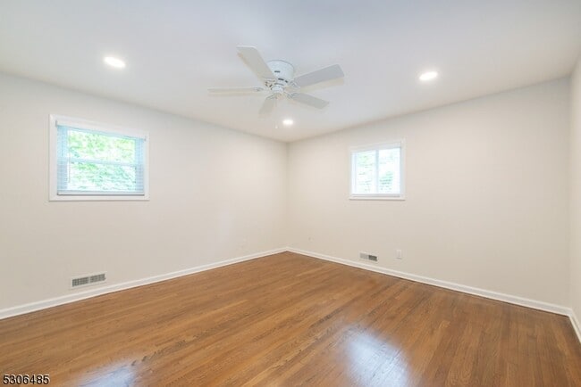 Building Photo - 52 Lorraine Terrace