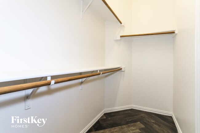 Building Photo - 324 Highland Fairway Ln