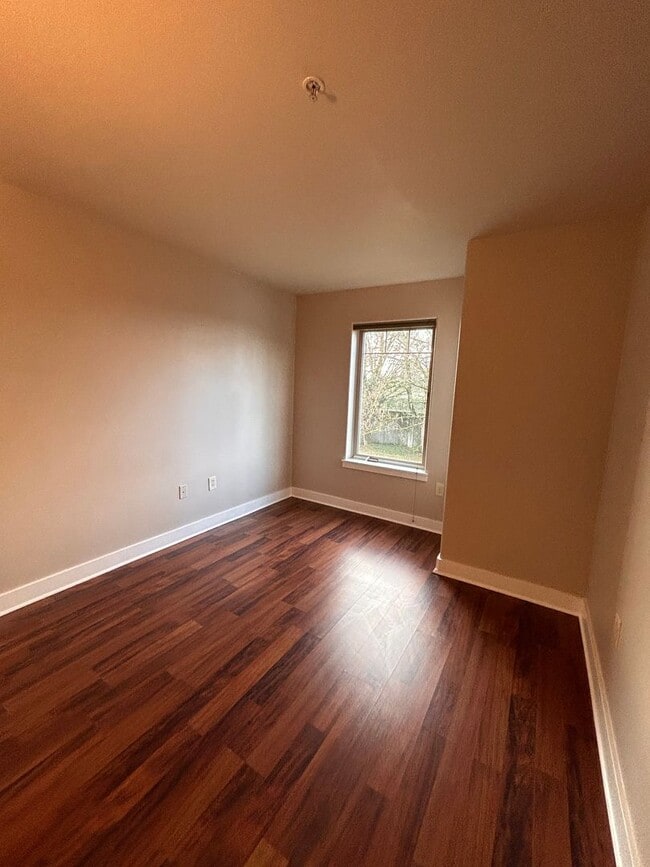 Building Photo - Freshly Updated 2-Bedroom Condo in the Hea...