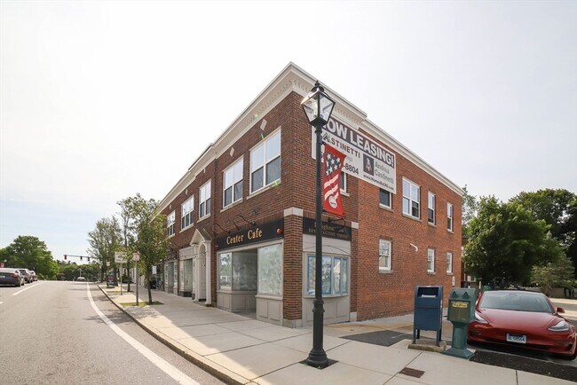 Primary Photo - 582 Main St