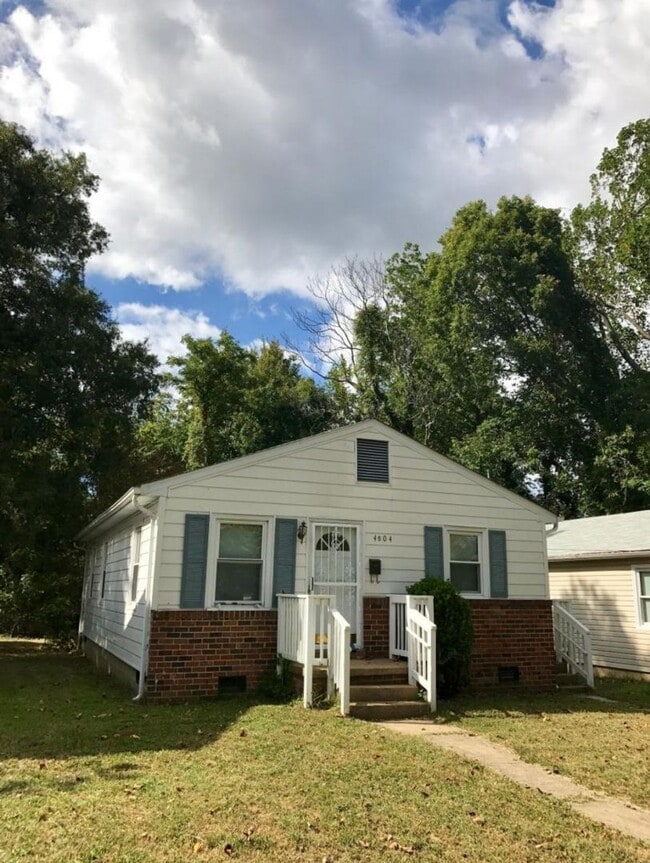 Building Photo - 3 bedroom house on quiet dead end! All ele...
