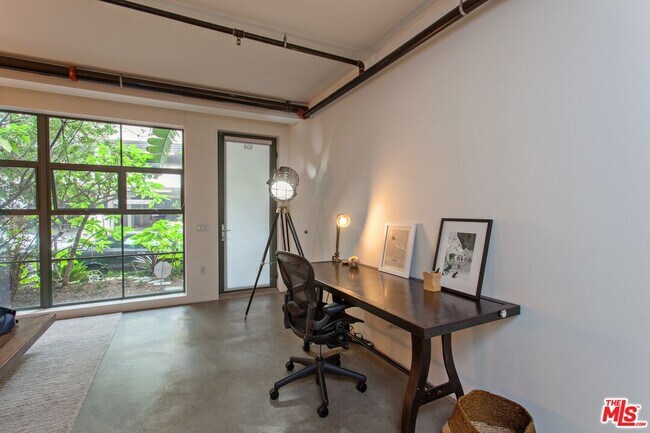 Building Photo - 1046 Princeton Dr