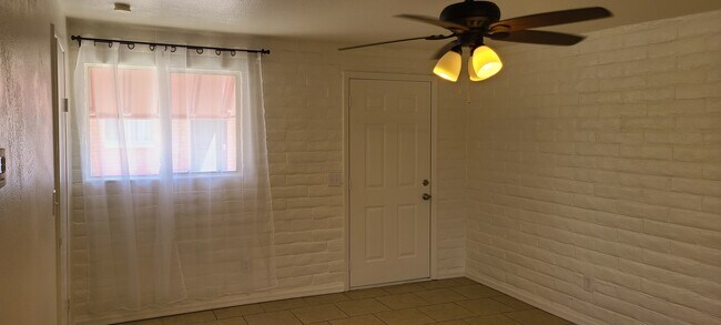 Living Room - 248 N Westmoreland Ave