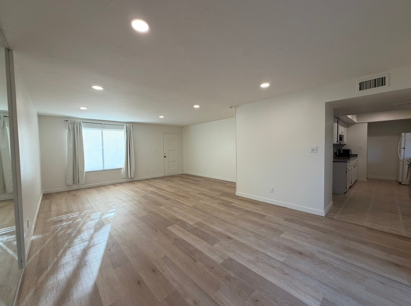 Building Photo - 4818 S Alder Dr