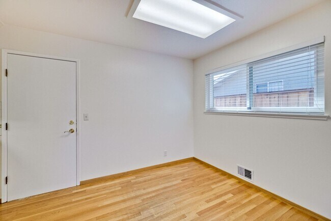 Building Photo - 5097 Forest Glen Dr
