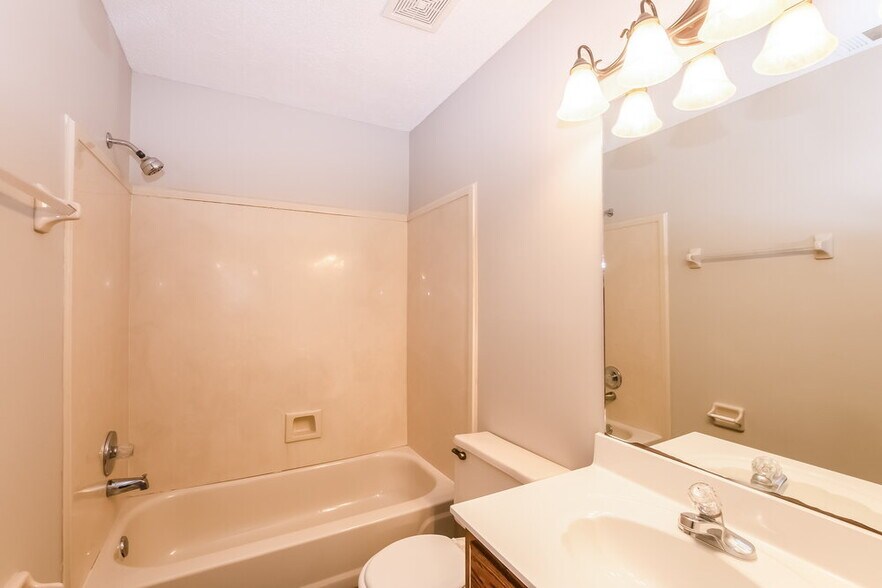 Building Photo - 1812 Black Bear Cir E