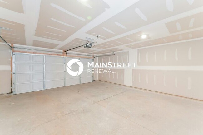 Building Photo - 4 Bedroom Pet-Friendly Home in KNOXVILLE, TN with Main Street Renewal