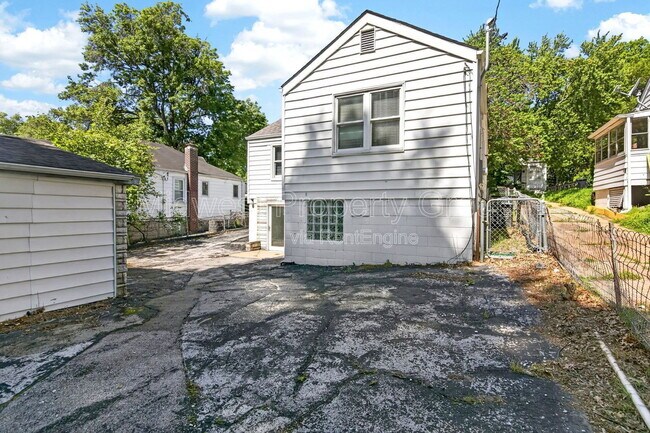 Building Photo - 10066 Dorothy Ave