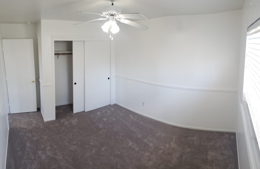 Building Photo - 2329 N Clark St