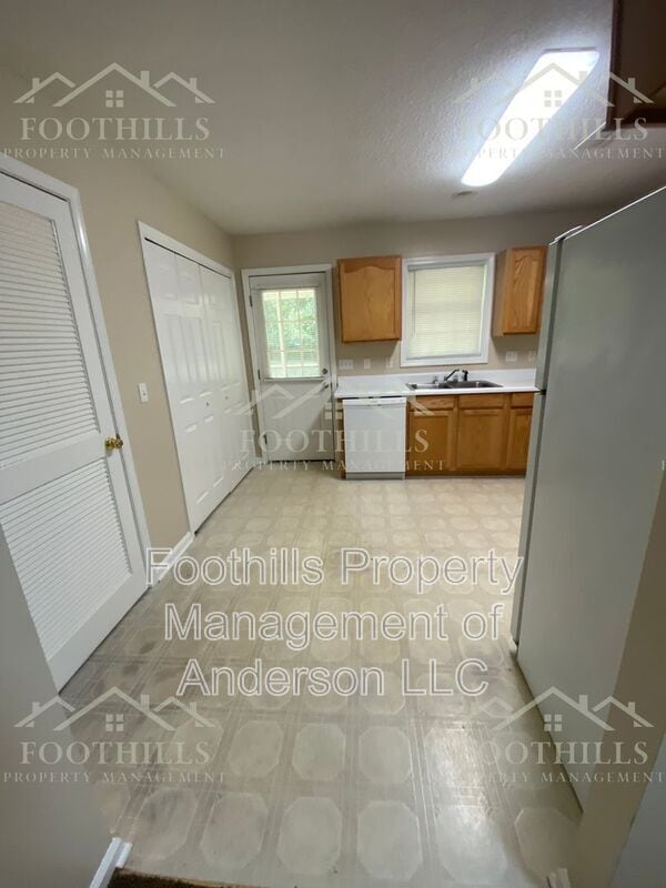 Building Photo - 101 Heatherbrook Ct