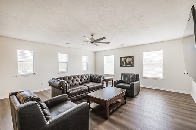 Building Photo - 18607 Shavano Ct
