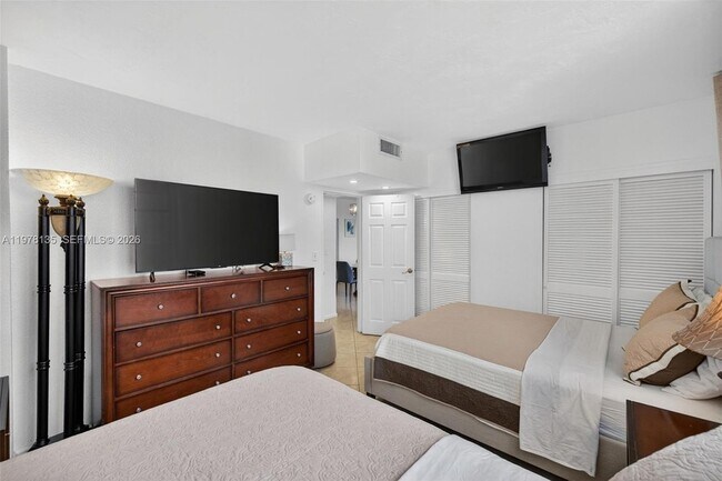 Building Photo - 3801 S Ocean Dr