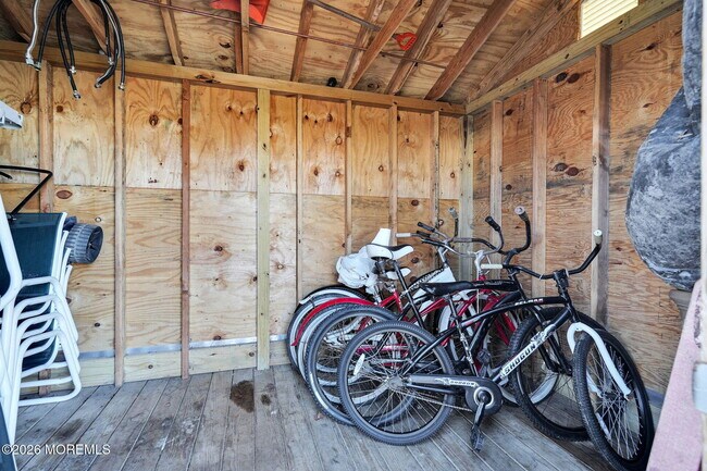 Building Photo - 606 North Blvd