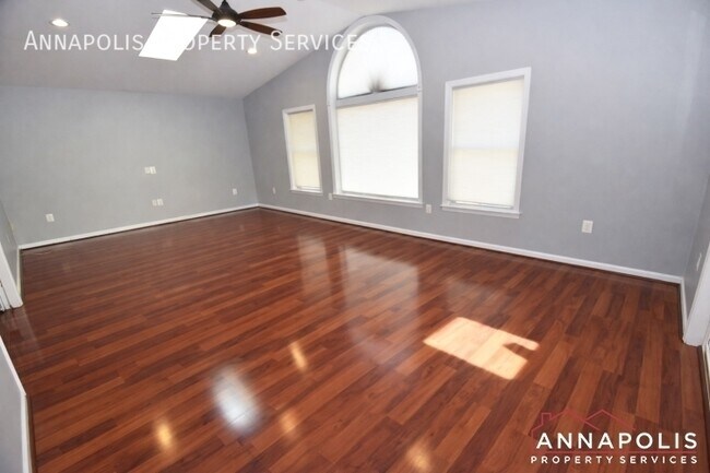 Building Photo - 1027 Springhill Way