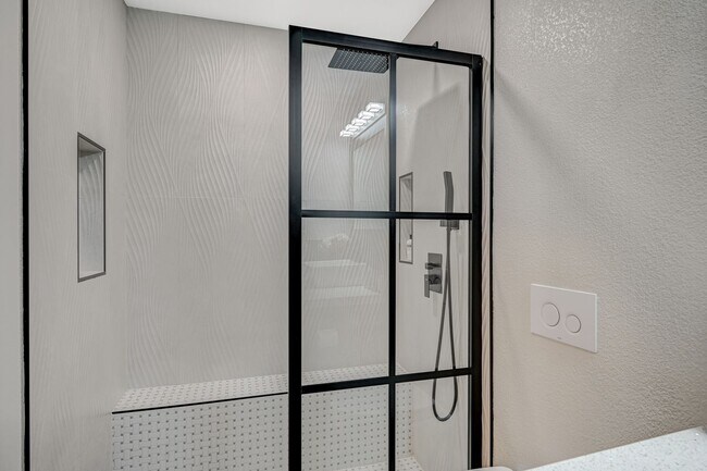 Building Photo - 4 Bedroom Contemporary Furnished-Renovated...