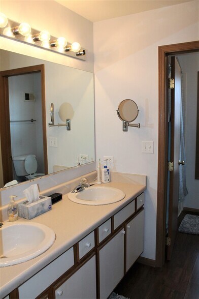 Building Photo - 156 Castlewood Ct