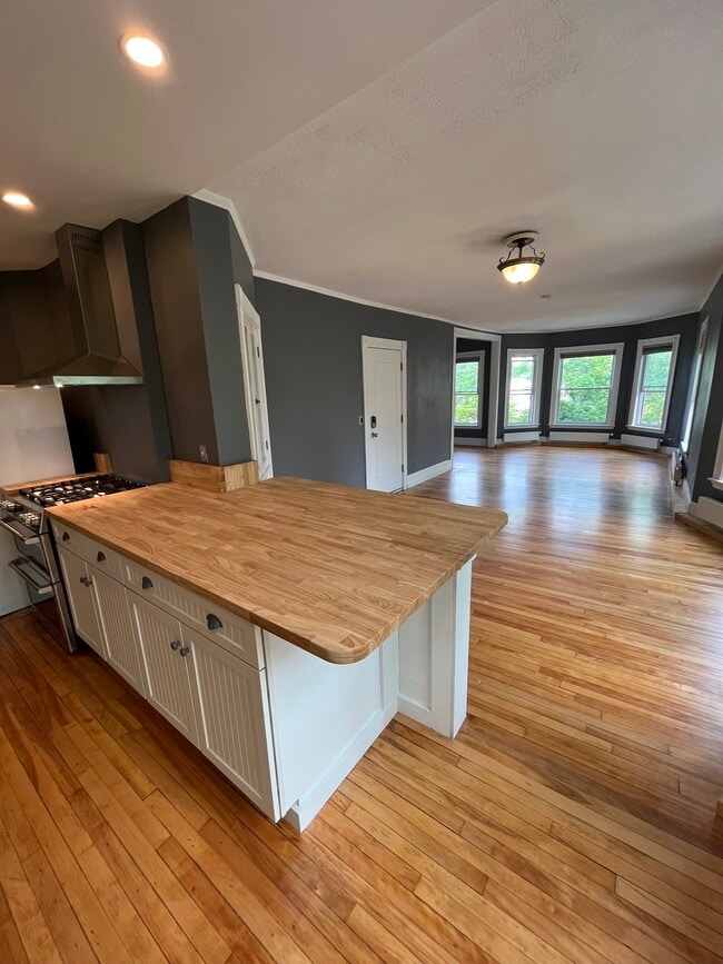 Building Photo - 78 Mellen St