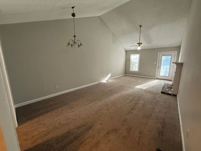 Building Photo - 925 S Hornbeam Dr