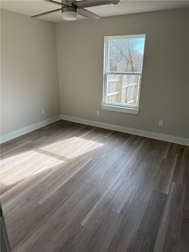 Building Photo - 28 Kincardine Dr