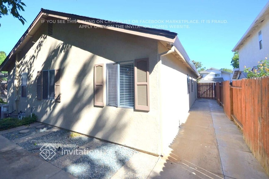 Building Photo - 1929 Oak Bluff Way