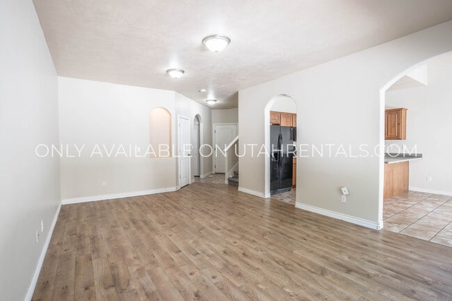 Building Photo - 1380 W Parkside Dr