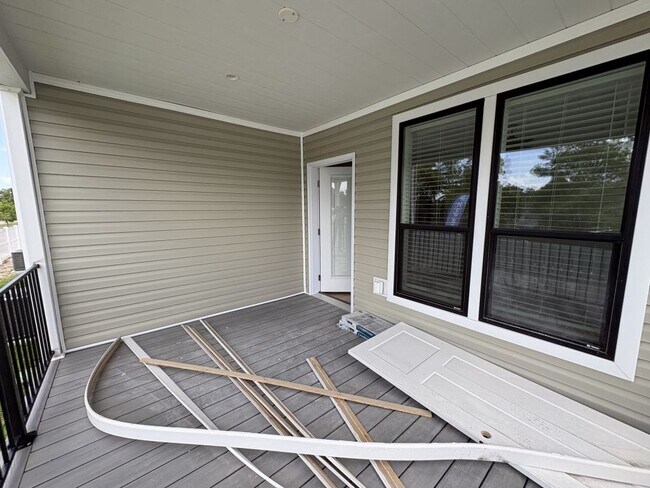 Building Photo - 1655 Voyager Dr