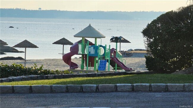 Building Photo - 289 Davenport Ave