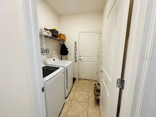 Building Photo - 4913 Rain Shadow Dr