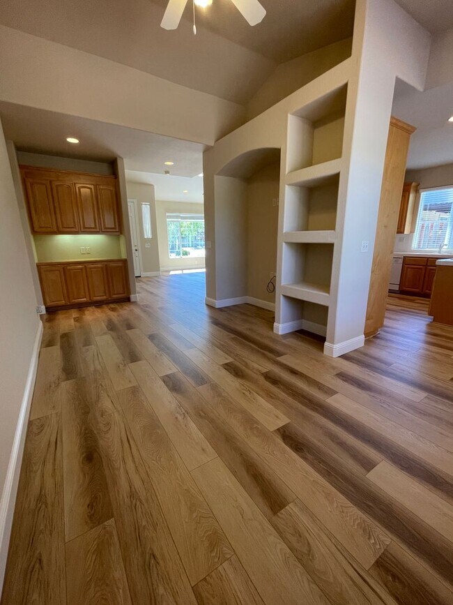 Building Photo - 1020 White Cloud Dr