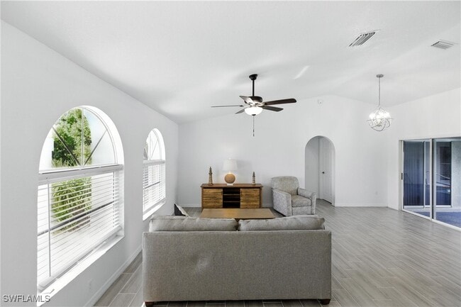 Building Photo - 830 Columbia St