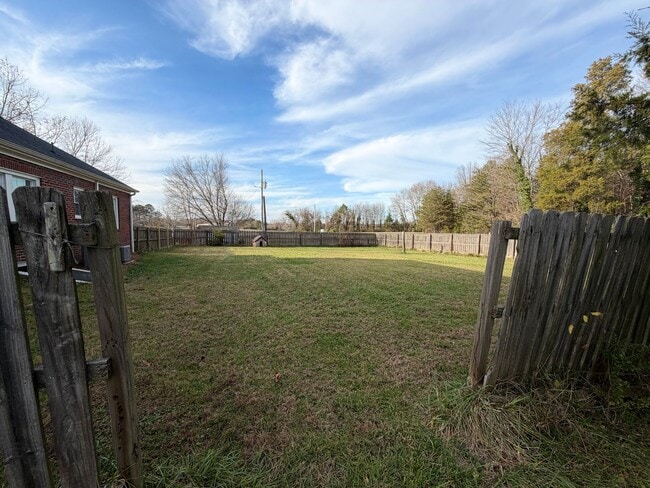 Building Photo - Statesville - HWY 90 - 3 BD/ 2 BA