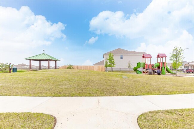 Building Photo - 6330 Highland Hts Dr