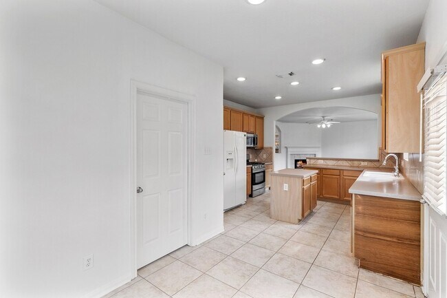 Building Photo - 22012 Royal Timbers Dr
